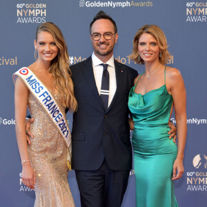 Amandine Petit (Miss France 2021), Jarry et Sylvie Tellier lors du photocall de la cérémonie des Nymphes d'Or du 60ème festival de télévision de Monte Carlo au Grimaldi Forum à Monaco le 22 juin 2021.© Bruno Bebert / Bestimage 