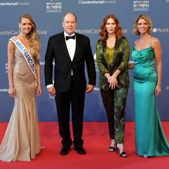 Amandine Petit (Miss France 2021), le prince Albert II de Monaco, Audrey Fleurot et Sylvie Tellier lors du photocall de la cérémonie des Nymphes d'Or du 60ème festival de télévision de Monte Carlo au Grimaldi Forum à Monaco le 22 juin 2021. © Bruno Bebert / Bestimage 