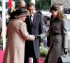 Nicolas Sarkozy et son épouse Carla Bruni avec la reine Elizabeth lors de leur visite du château de Windsor.