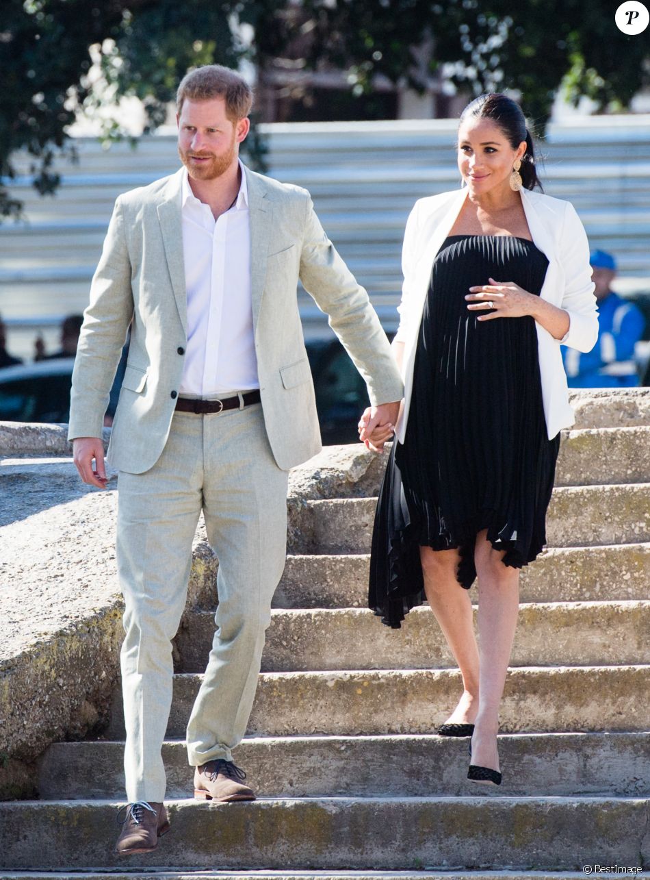 Le prince Harry, duc de Sussex, et Meghan Markle (enceinte de son fils Archie), duchesse de Sussex en visite au "Andalusian Gardens" à Rabat lors de leur voyage officiel au Maroc, en mars 2019.