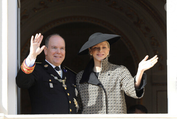 Le prince Albert II de Monaco et sa femme la princesse Charlene - La famille princière de Monaco au balcon du palais lors de la fête nationale monégasque, à Monaco. Le 19 novembre 2018. © Dominque Jacovides / Bestimage