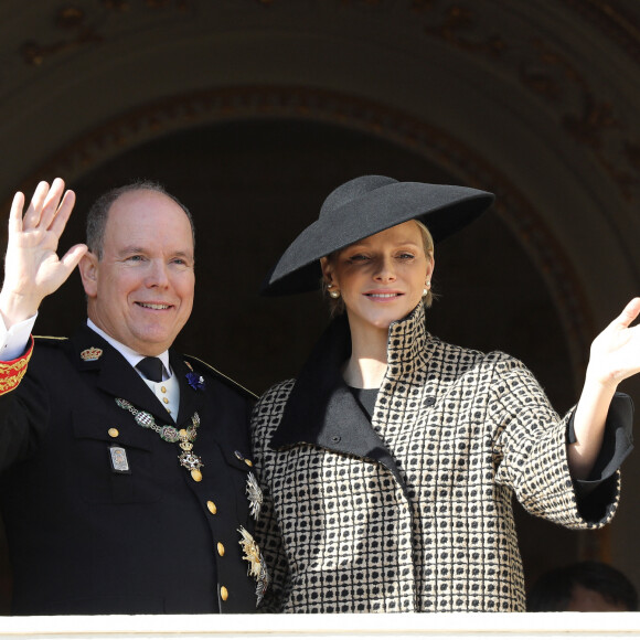 Le prince Albert II de Monaco et sa femme la princesse Charlene - La famille princière de Monaco au balcon du palais lors de la fête nationale monégasque, à Monaco. Le 19 novembre 2018. © Dominque Jacovides / Bestimage