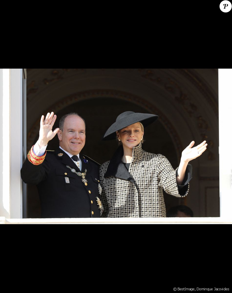 Le prince Albert II de Monaco et sa femme la princesse Charlene - La famille princière de Monaco au balcon du palais lors de la fête nationale monégasque, à Monaco. Le 19 novembre 2018. © Dominque Jacovides / Bestimage