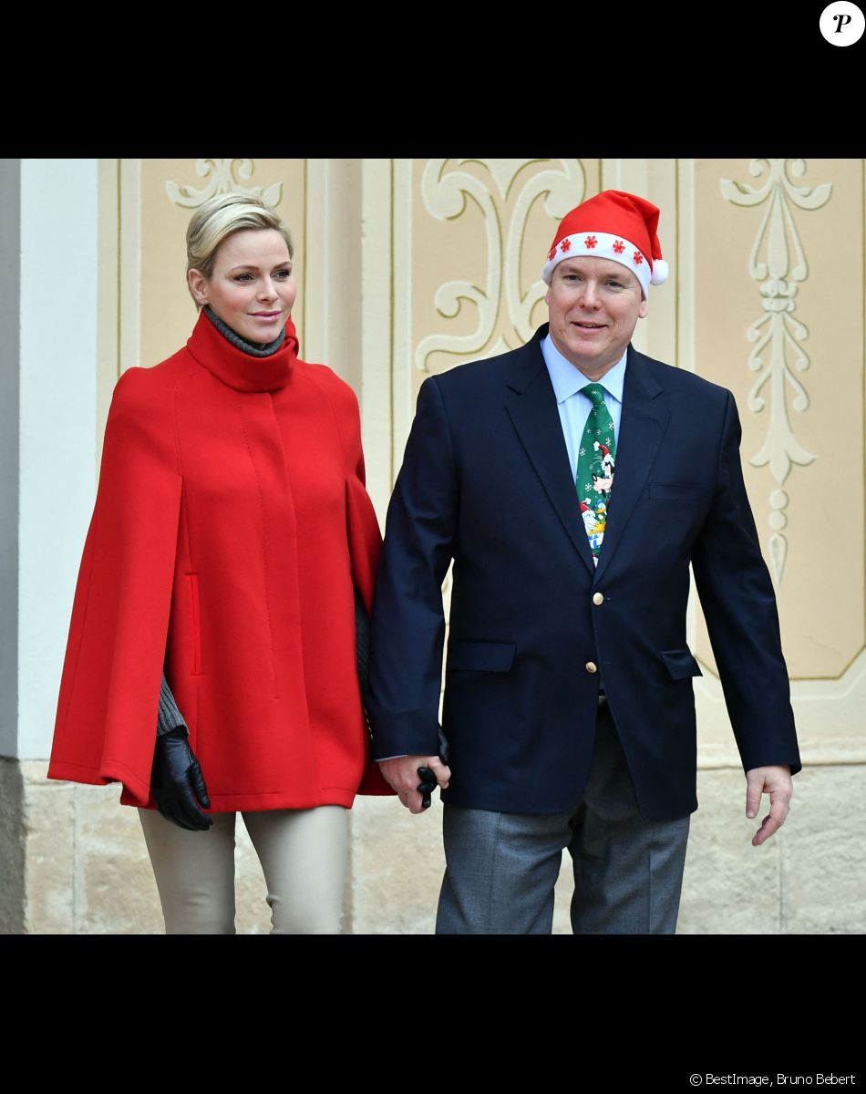 Le prince Albert II de Monaco et la princesse Charlène lors de l'arbre de Noël du Palais Princier à Monaco le 20 décembre 2017. © Bruno Bebert / Bestimage