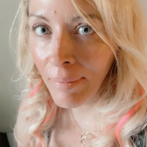 Loana dans un état second ? Une nouvelle vidéo inquiète ses fans.