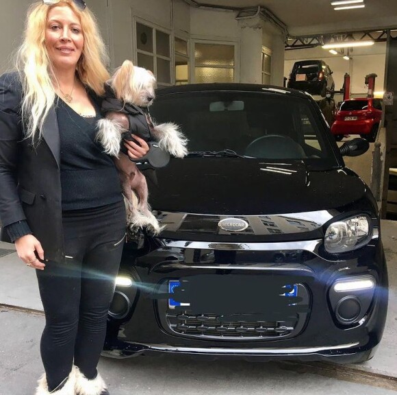 Loana avec son chien et sa voiture sans permis, mai 2021