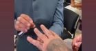 Mariage de Mathieu et Alexandre : Les larmes d'Alexandre au moment de l'échange des alliances.