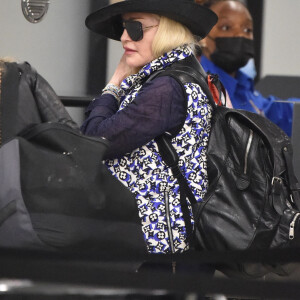 Exclusif - Madonna arrive à l'aéroport de de New York (JFK) après avoir récemment fêté les 90 ans de son père. New York, le 5 juin 2021.