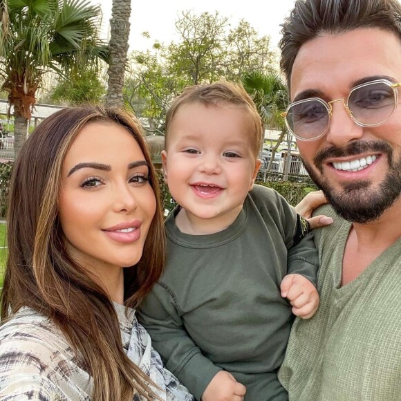 Nabilla, comblée par son mari Thomas Vergara et leur fils Milann.