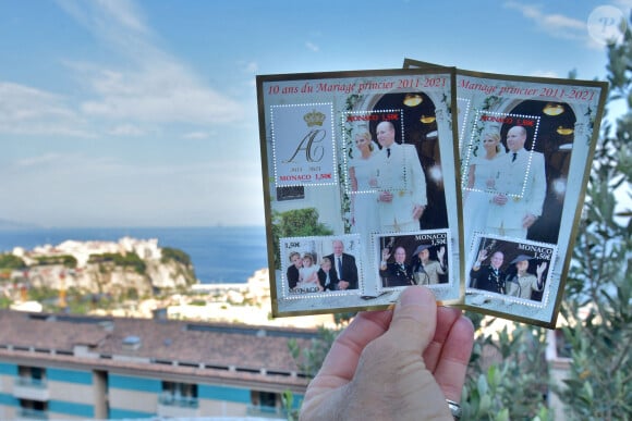 La poste monégasque a édité une planche de timbres pour la commémoration des dix ans de mariage du prince Albert II de Monaco et de la princesse Charlène. Les timbres sont en vente dans les postes depuis le 30 avril. Le mariage d'Albert II et de Charlene Wittstock a eu lieu le 1er juillet 2011 pour la cérémonie civile et le 2 juillet 2011 pour la cérémonie religieuse. © Bruno Bebert / Bestimage