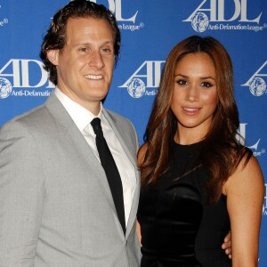 Trevor Engelson et Meghan Markle lors d'un événement à Los Angeles.