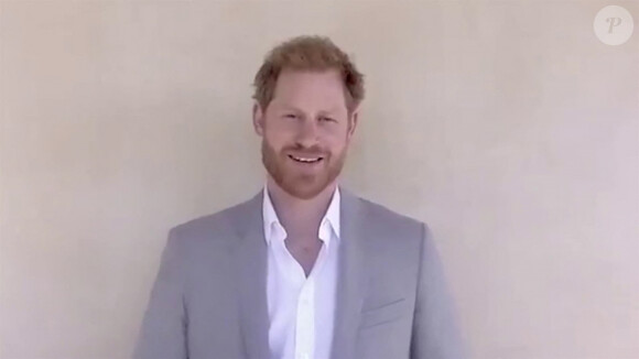 Dans une vidéo enregistrée à Los Angeles, le prince Harry, duc de Sussex, s'exprimant également au nom de son frère, le prince William, rend hommage aux jeunes qui luttent contre le racisme dans le monde, le 1er juillet, à l'occasion des "Diana Awards", le jour du 59 ème anniversaire de sa mère, la princesse Diana.