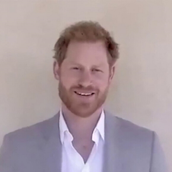 Dans une vidéo enregistrée à Los Angeles, le prince Harry, duc de Sussex, s'exprimant également au nom de son frère, le prince William, rend hommage aux jeunes qui luttent contre le racisme dans le monde, le 1er juillet, à l'occasion des "Diana Awards", le jour du 59 ème anniversaire de sa mère, la princesse Diana.