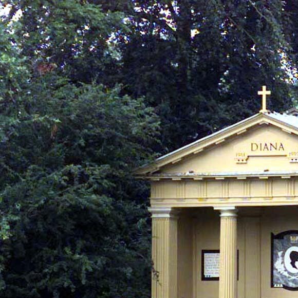 La tombe de la princesse Diana au domaine d'Althorp dans le Northamptonshire.