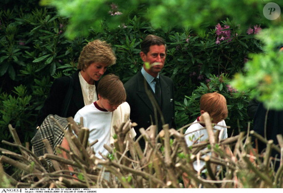 Diana, le prince Charles et leurs fils, William etHarry, à Ludgrove en 1995.