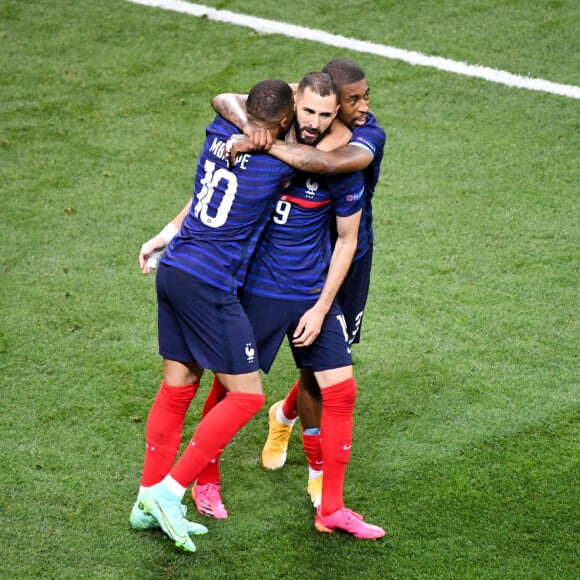 Kylian Mbappé, Karim Benzema et Presnel Kimpembé lors du 8e de finale de l'Euro 2021 opposant la France à la Suisse, au stade Arena Nationala. © Anthony Bibard / FEP/Panoramic / Bestimage