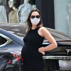 Gal Gadot enceinte se promène avec sa fille Maya dans les rues Studio City