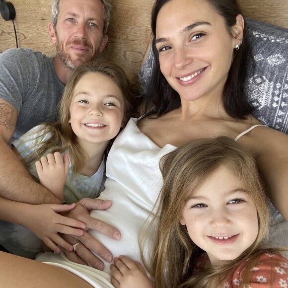 Gal Gadot et sa petite famille annoncent la grossesse de l'actrice. Mars 2021