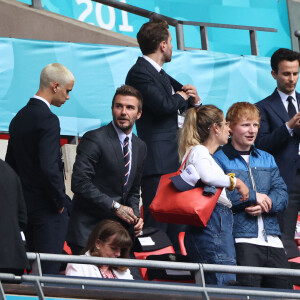 Ed Sheeran, son épouse Cherry Seabornn, David Beckham et son fils Romeo assistent au 8e de finale de l'Euro 2020 opposant l'Angleterre à l'Allemagne au stade Wembley. Londres, le 29 juin 2021.