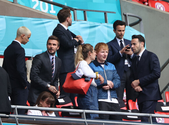 Ed Sheeran, son épouse Cherry Seabornn, David Beckham et son fils Romeo assistent au 8e de finale de l'Euro 2020 opposant l'Angleterre à l'Allemagne au stade Wembley. Londres, le 29 juin 2021.