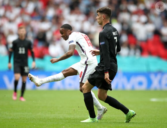 Raheem Sterling (maillot blanc) lors du 8e de finale de l'Euro 2020 opposant l'Angleterre à l'Allemagne au stade Wembley. Londres, le 29 juin 2021.