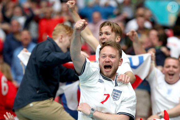Les supporters anglais en liesse lors du 8e de finale de l'Euro 2020 opposant l'Angleterre à l'Allemagne au stade Wembley. Londres, le 29 juin 2021.