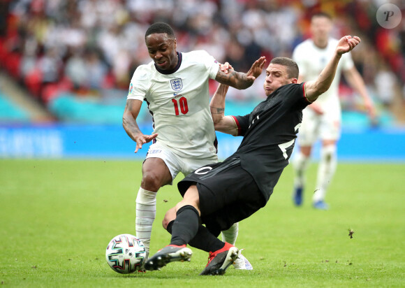 Raheem Sterling (maillot blanc) lors du 8e de finale de l'Euro 2020 opposant l'Angleterre à l'Allemagne au stade Wembley. Londres, le 29 juin 2021.