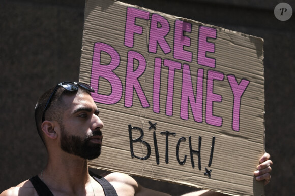 Les fans de Britney Spears sont venus supporter leur idole devant le tribunal de Los Angeles. Le 23 juin 2021.