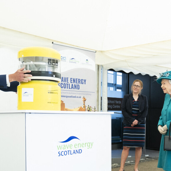 La reine Elisabeth II d'Angleterre visite l'Institut sur le changement climatique à Edimbourg, le 1er juillet 2021. Cette visite s'inscrit dans le cadre de la semaine consacrée à l'Ecosse par la souveraine (Holyrood Week). Elle était accompagnée de la princesse Anne et de Peter Mathieson, directeur et vice-chancelier de l'Université d'Édimbourg. 