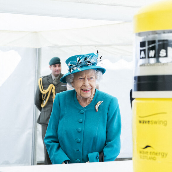 La reine Elisabeth II d'Angleterre visite l'Institut sur le changement climatique à Edimbourg, le 1er juillet 2021. Cette visite s'inscrit dans le cadre de la semaine consacrée à l'Ecosse par la souveraine (Holyrood Week).