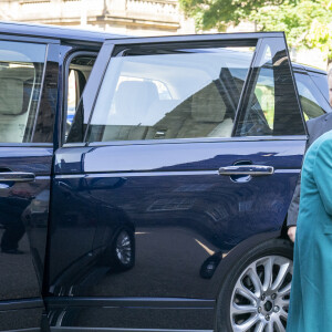La reine Elisabeth II d'Angleterre se déplace dans un Range Rover hybride pour visiter l'Institut sur le changement climatique à Edimbourg, le 1 er juillet 2021. Cette visite s'inscrit dans la semaine consacrée à l'Ecosse par la souveraine (Holyrood Week).