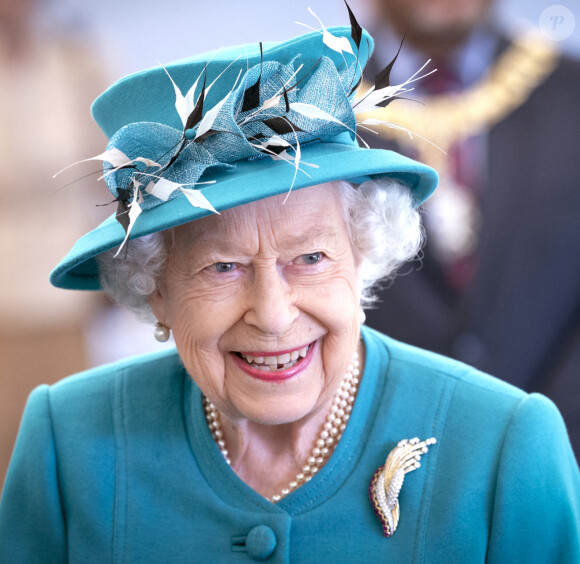 La reine Elisabeth II d'Angleterre visite l'Institut sur le changement climatique à Edimbourg