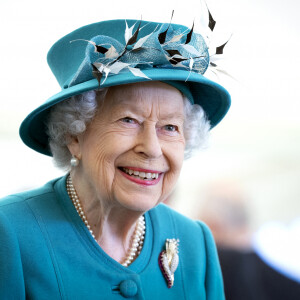 La reine Elisabeth II d'Angleterre visite l'Institut sur le changement climatique à Edimbourg, le 1er juillet 2021. Cette visite s'inscrit dans le cadre de la semaine consacrée à l'Ecosse par la souveraine (Holyrood Week). Elle était accompagnée de la princesse Anne et de Peter Mathieson, directeur et vice-chancelier de l'Université d'Édimbourg. 