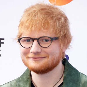 Ed Sheeran assiste à la cérémonie des "Silver Clef Awards" à l'hôtel Grosvenor House Londres