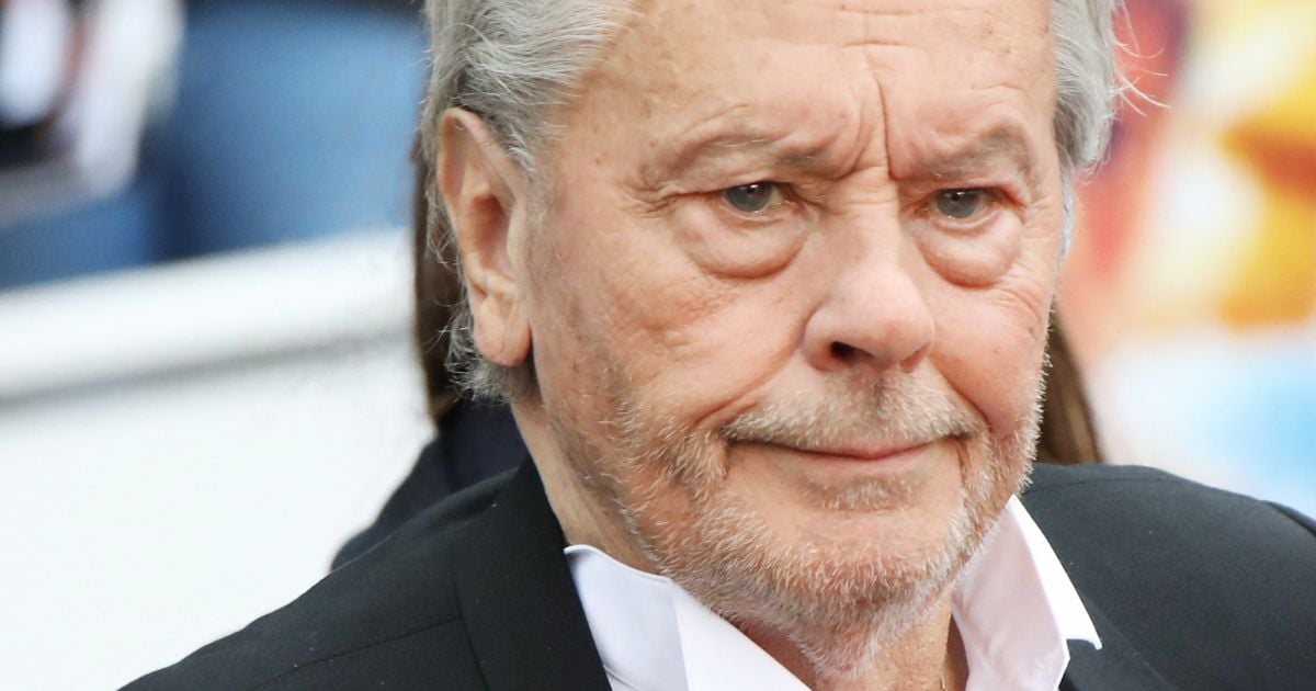 Gala Alain Delon Et Hiromi Alain Delon en couple avec Hiromi : il se montre pour la 1ère fois avec