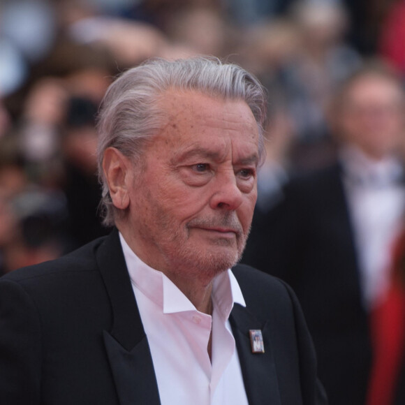 Alain Delon - Montée des marches du film "A Hidden Life" lors du 72ème Festival International du Film de Cannes. Le 19 mai 2019