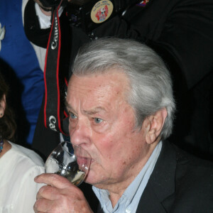 Alain Delon - Michou fête ses 85 ans et les 60 ans de son cabaret à Paris le 20 juin 2016.