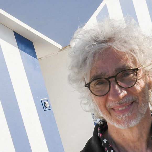 Louis Bertignac et Laetitia Brichet lors du photocall du jury du 35ème festival de Cabourg le 10 juin 2021. © Coadic Guirec / Bestimage