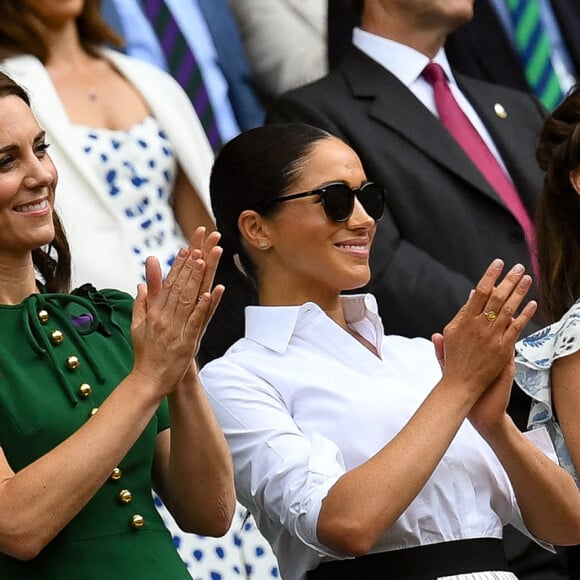 Pippa Middleton - Catherine (Kate) Middleton, duchesse de Cambridge, Meghan Markle, duchesse de Sussex, sont dans les tribunes lors de la finale femme de Wimbledon "Serena Williams - Simona Halep à Londres le 13 juillet 2019. © Chryslène Caillaud / Panoramic / Bestimage