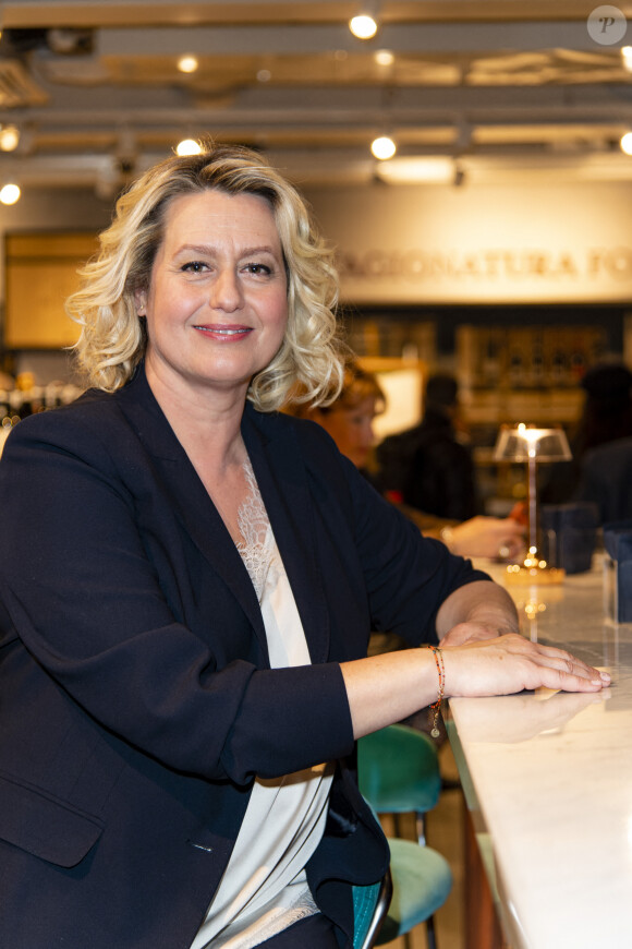 Exclusif - Luana Belmondo au restaurant l'Osteria del Vino du marché spacieux Eataly à Paris le 7 novembre 2019. © Tiziano Da Silva - Pierre Perusseau/Bestimage