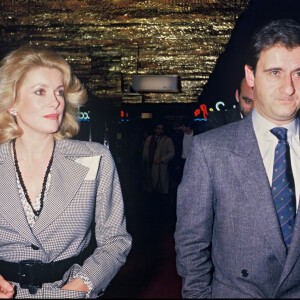 Archives - Catherine Deneuve et Pierre Lescure lors de la première du film "Partir revenir" en 1985.