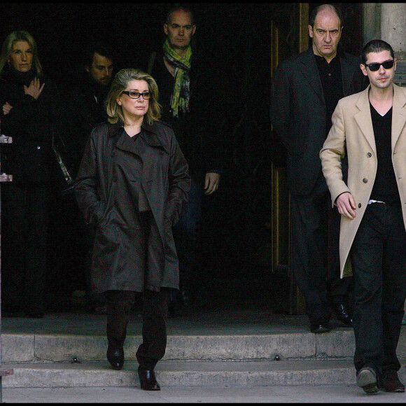 Archives - Catherine Deneuve et Pierre Lescure aux obsèques d'Alain Bashung à l'église de Saint-Germain-des-Prés.