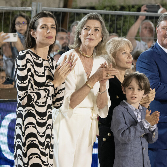 Charlotte Casiraghi, son fils Raphaël et sa mère la princesse Caroline de Monaco au 15e Jumping International de Monte-Carlo.