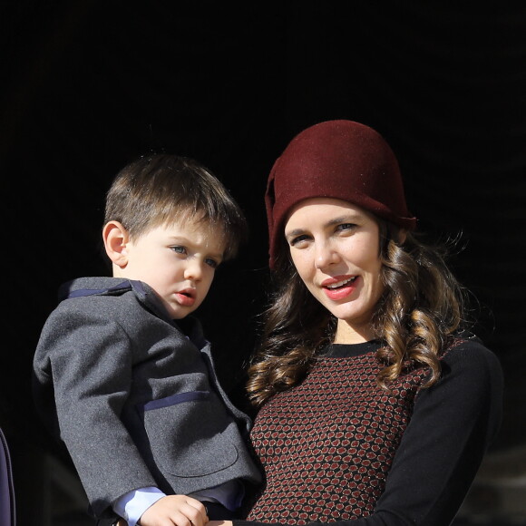 Charlotte Casiraghi et son fils Raphaël Elmaleh - La famille princière de Monaco au balcon du palais lors de la fête nationale monégasque, à Monaco, le 19 novembre 2017. © Dominique Jacovides/Bestimage