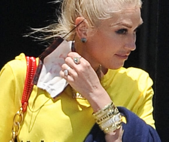 Exclusif - Gwen Stefani, qui se serait mariée en secret avec Blake Shelton, porte les vêtements de sa marque lors d'une sortie à Los Angeles le 15 juin 2021.
