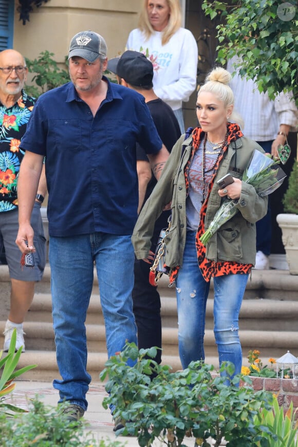 Exclusif - Gwen Stefani, son fiancé Blake Shelton et ses enfants, Apollo Bowie Flynn Rossdale, et Zuma Nesta Rock Rossdale passent la fête des mères chez les parents de Gwen à Los Angeles, Californie, Etats-Unis, le 9 mai 2021.