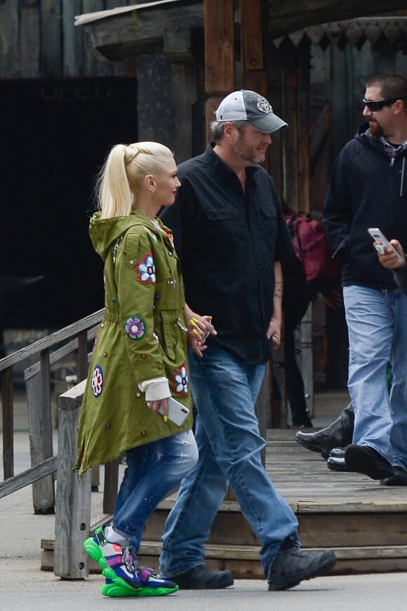 Gwen Stefani passe la journée avec ses enfants ainsi que son compagnon Blake Shelton au Knott's Berry Farm à Buena Park en Californie, le 19 mai 2019.