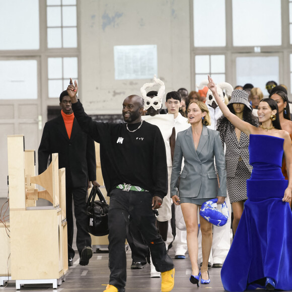 Virgil Abloh, Amber Valletta et Bella Hadid lors du défilé Off-White™, collection automne-hiver 2021/2022 (baptisée "Laboratory Of Fun") au Lycée Carnot à Paris, le 4 juillet 2021. © Veeren/Bestimage