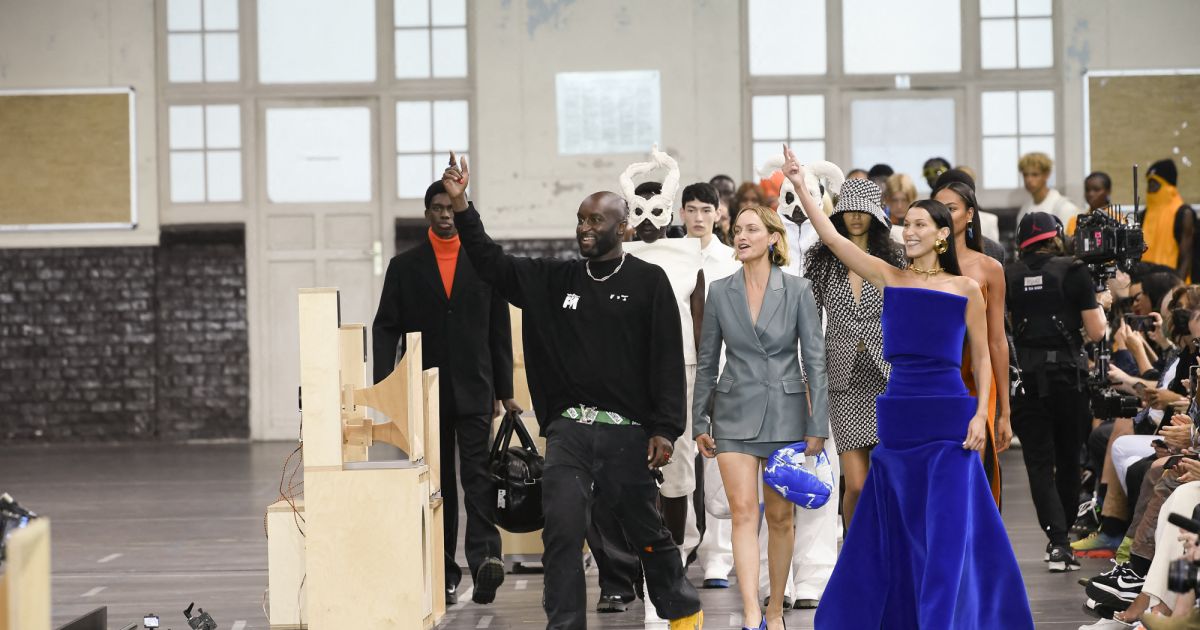 Virgil Abloh, Amber Valletta et Bella Hadid lors du défilé Off-White