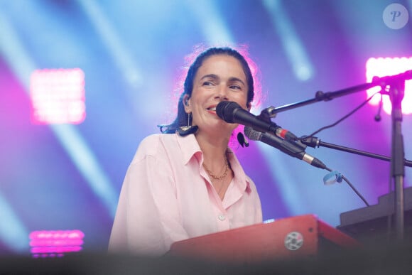 Yael Naim lors de l'Edition Spéciale pour les soignants du festival Solidays 2021 à l'hippodrome ParisLongchamp, le 4 juillet 2021. © Christophe Clovis/Bestimage